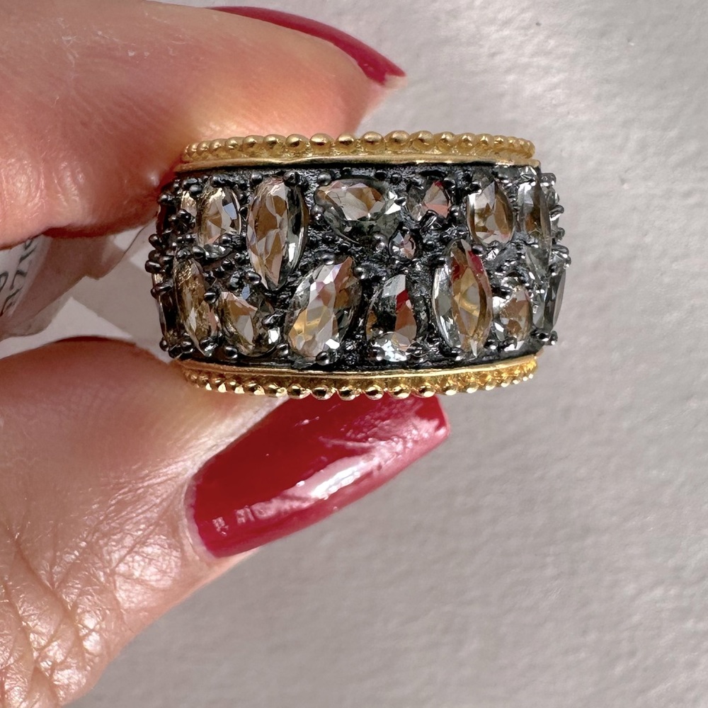 Brand new beautiful two tone Neiman Marcus ring sz 6
